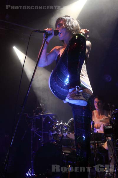 YELLE - 2010-12-02 - PARIS - La Fleche d'Or - 